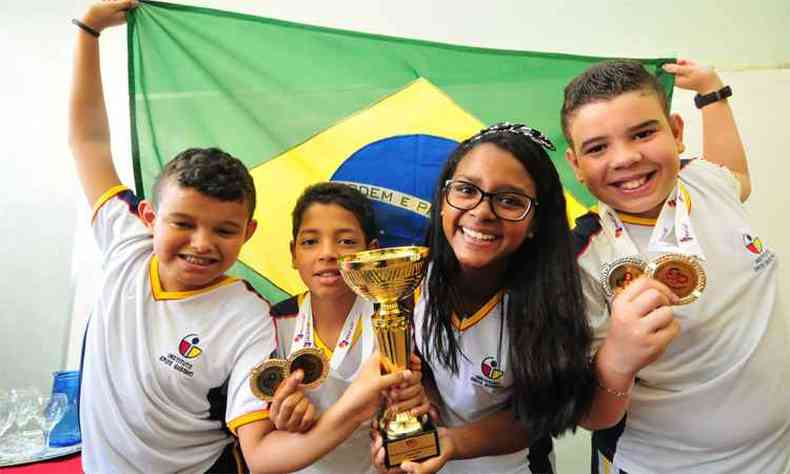 Tiago, Emanuel, Amanda e Matheus, de Contagem, levaram o Brasil ao topo do pdio na 10 Olimpada de Raciocnio Mind Lab, na Turquia(foto: Gladyston Rodrigues/EM/DA Press)