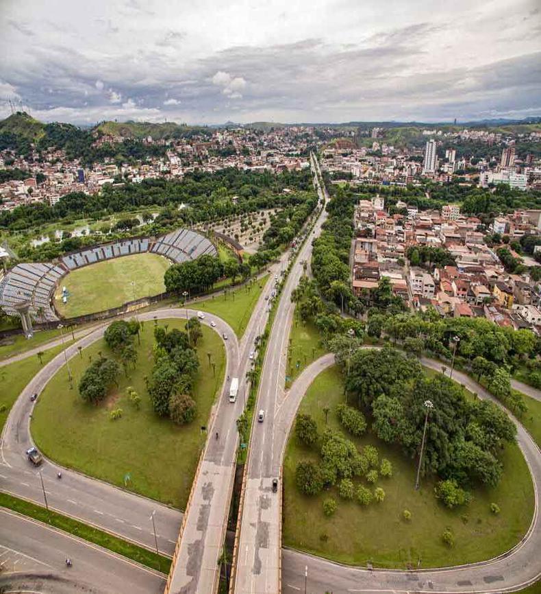 Ipatinga, município polo do Vale do Aço, está entre as 41 cidades mineiras a serem atendidas nos trechos de influência dos trilhos(foto: Comunicação PMI/Divulgação - 9/7/21) Vista do trevo de Ipatinga