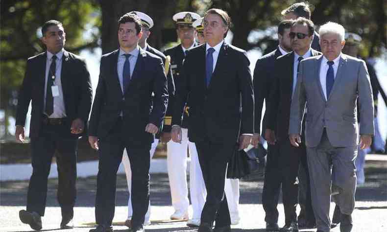 O Presidente Jair Bolsonaro e o ministro da Justia, Srgio Moro, durante Cerimnia de Comemorao, nesta tera-feira, do 154 Aniversrio da Batalha Naval do Riachuelo(foto: Antnio Cruz/ Agncia Brasil)
