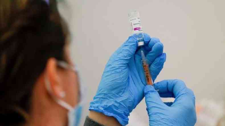 Experimento foi realizado levando em conta dados disponveis para as vacinas da Pfizer-BioNTech ou Oxford/AstraZeneca, pois so as duas disponveis atualmente no Reino Unido.(foto: Reuters)