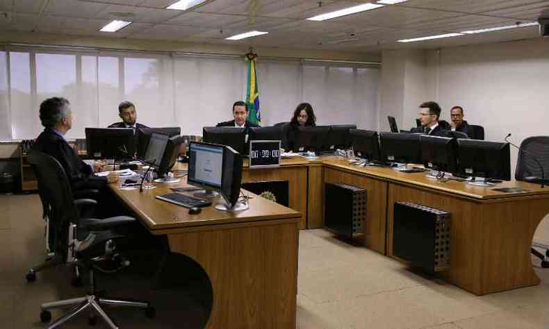 Presidente da 8. Turma, desembargador Carlos Eduardo Thompson Flores, decretou a sentena(foto: Sylvio Sirangelo/TRF-4)