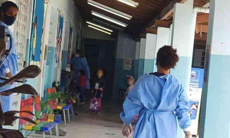 Nesse primeira fase de abertura gradual, 211 professores esto lecionando de forma hbrida nas escolas de educao infantil(foto: Prefeitura de Pedro Leopoldo/Divulgao)