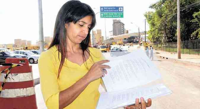 Sndica de um bloco do edifcio ao lado do viaduto, Glaucilene Barros diz que moradores esto apreensivos(foto: PAULO FILGUEIRAS/EM/D.APRESS )