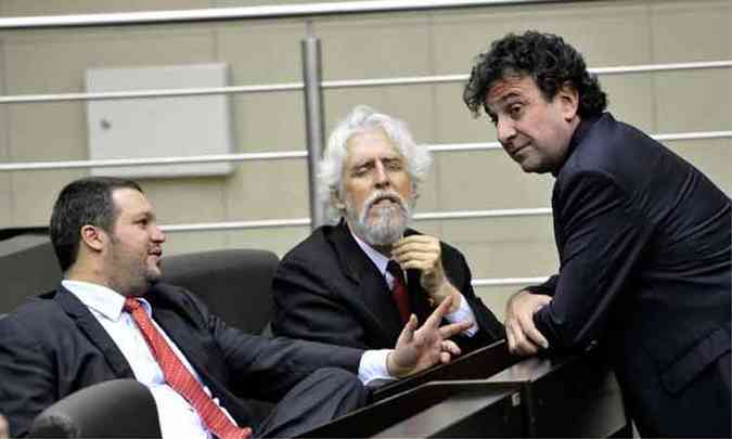 Oposicionistas, da esquerda para a direita, Pedro Patrus (PT), Arnaldo Godoy (PT) e Gilson Reis (PcdoB) podem estragar a festa de Wellington Magalhes(foto: Juarez Rodrigues/EM/D.A Press)