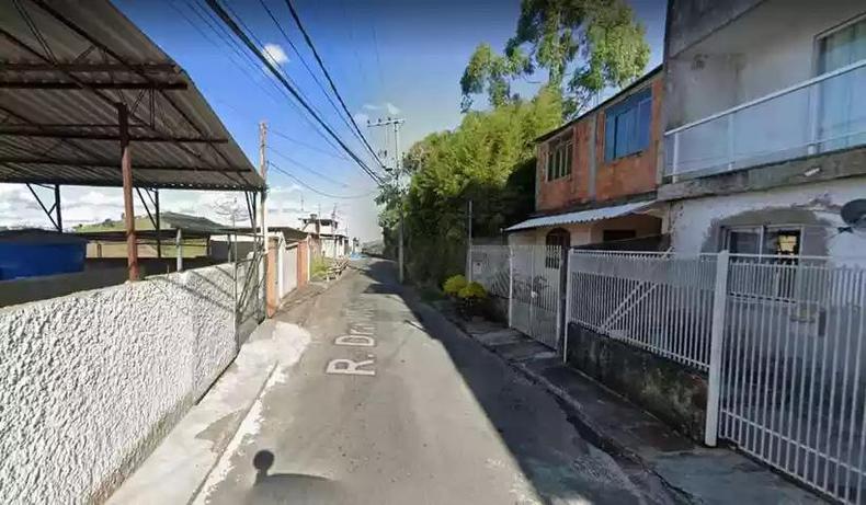 Rua onde rapaz matou irmo por causa de um bon e uma camisa