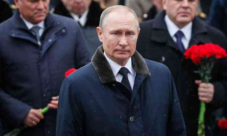 residente Putin votou em Moscou no final da manh, sem meios de proteo contra o coronavrus(foto: AFP)
