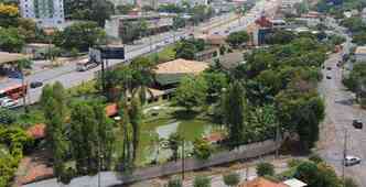 Lago principal do imvel que vem atrasando o projeto virio que vai melhorar o trnsito na Zona Norte(foto: Beto Novaes/EM/DA Press)