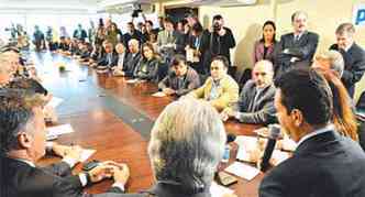 Fundadores do PSD reunidos na cerimnia de lanamento da sigla, em 2011: disputa jurdica no TSE para conseguir o Fundo Partidrio(foto: DANIEL ALVES DO NASCIMENTO/CB/D.A PRESS - 28/9/11)