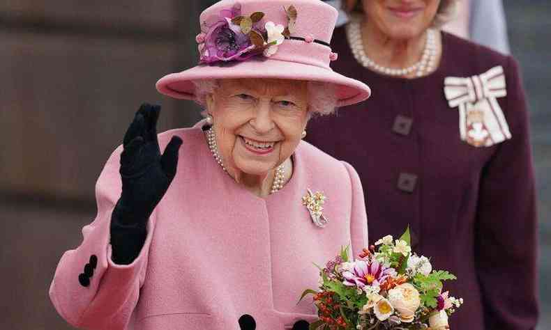 Rainha Elizabeth II retoma atividades após contrair COVID-19 -  Internacional - Estado de Minas