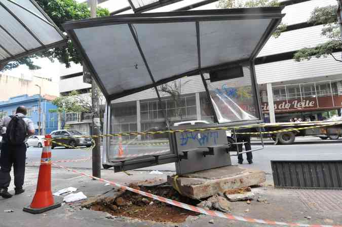 Imagens do acidente causado por um nibus no centro de Belo HorizonteGladyston Rodrigues/EM/D.A Press