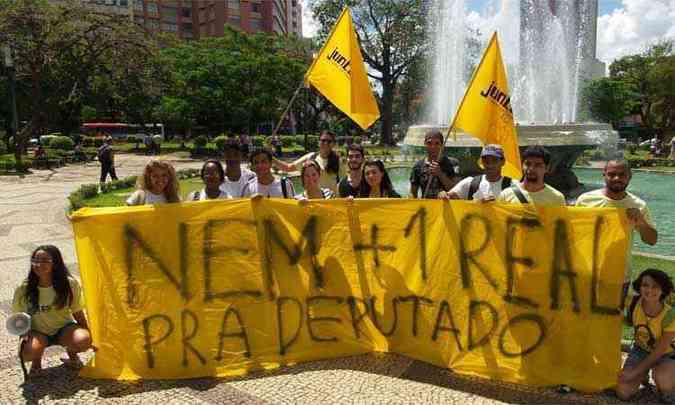 Militantes de movimentos sociais protestaram com faixas e cartazes(foto: Gladystone Rodrigues/EM/D.A Press)