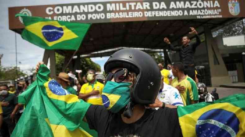 Em 19 de abril, manifestantes protestaram em Manaus contra medidas de isolamento social do governo estadual do Amazonas(foto: Reuters)