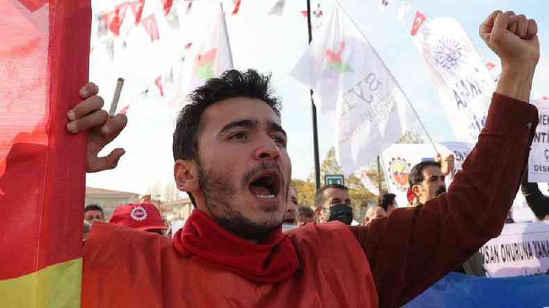 Manifestante em Ancara, Turquia, contra a situação econômica do país