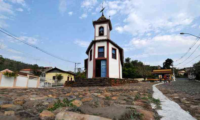 Carto-postal de Sabar, a igreja est em risco, mas ficou de fora da lista do PAC Cidades Histricas