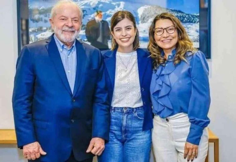 Lula, Tabata e Janja lado a lado, sorrindo