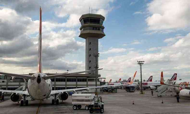 At o fim do dia, o mercado saber quem vai operar os 41 slots no aeroporto de Congonhas, em So Paulo (foto: Yasuyoshi Chiba/AFP)