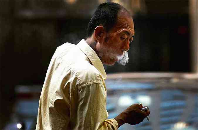O fumo  considerado pela OMS como uma das principais causas prevenveis de morte em todo o mundo(foto: REUTERS/David Gray)