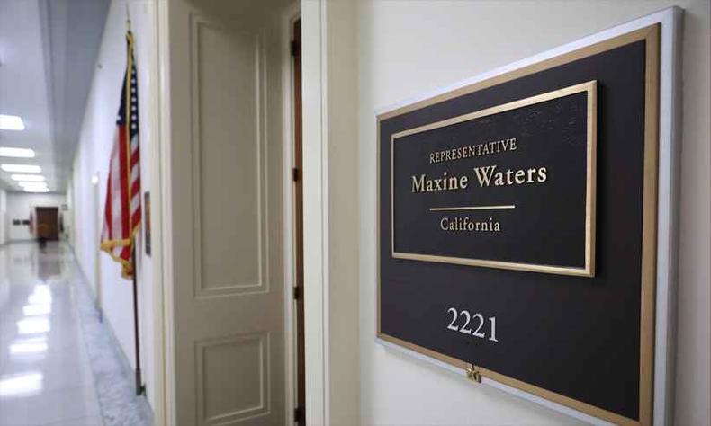 No começo do dia, Waters disse que seu escritório em Washington havia sido alvo de um pacote suspeito(foto: CHIP SOMODEVILLA / GETTY IMAGES NORTH AMERICA / AFP ) No começo do dia, Waters disse que seu escritório em Washington havia sido alvo de um pacote suspeito(foto: CHIP SOMODEVILLA / GETTY IMAGES NORTH AMERICA / AFP )