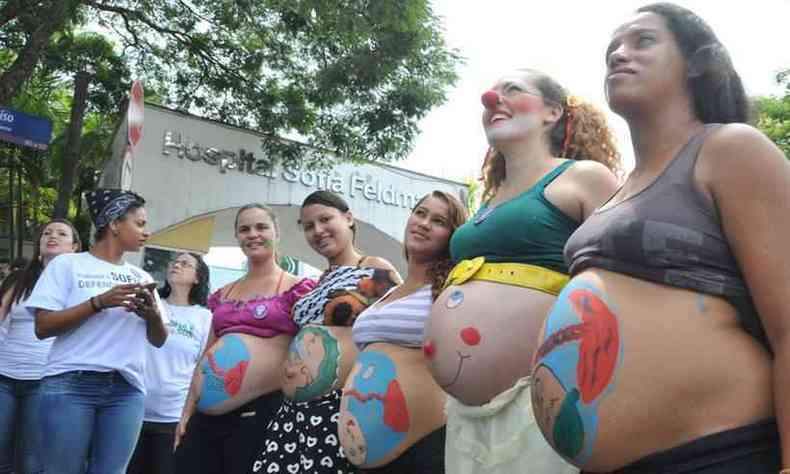 Pacientes e funcionrios da maternidade vem protestando contra as dificuldades financeiras da instituio(foto: Jair Amaral/EM/D.A.Press)
