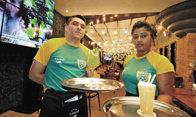 (Belo Horizonte - MG - Atendentes do restaurante Berilo Cozinha & Drinks, na Savassi, falam de expectativas de faturamento durante a Copa)
