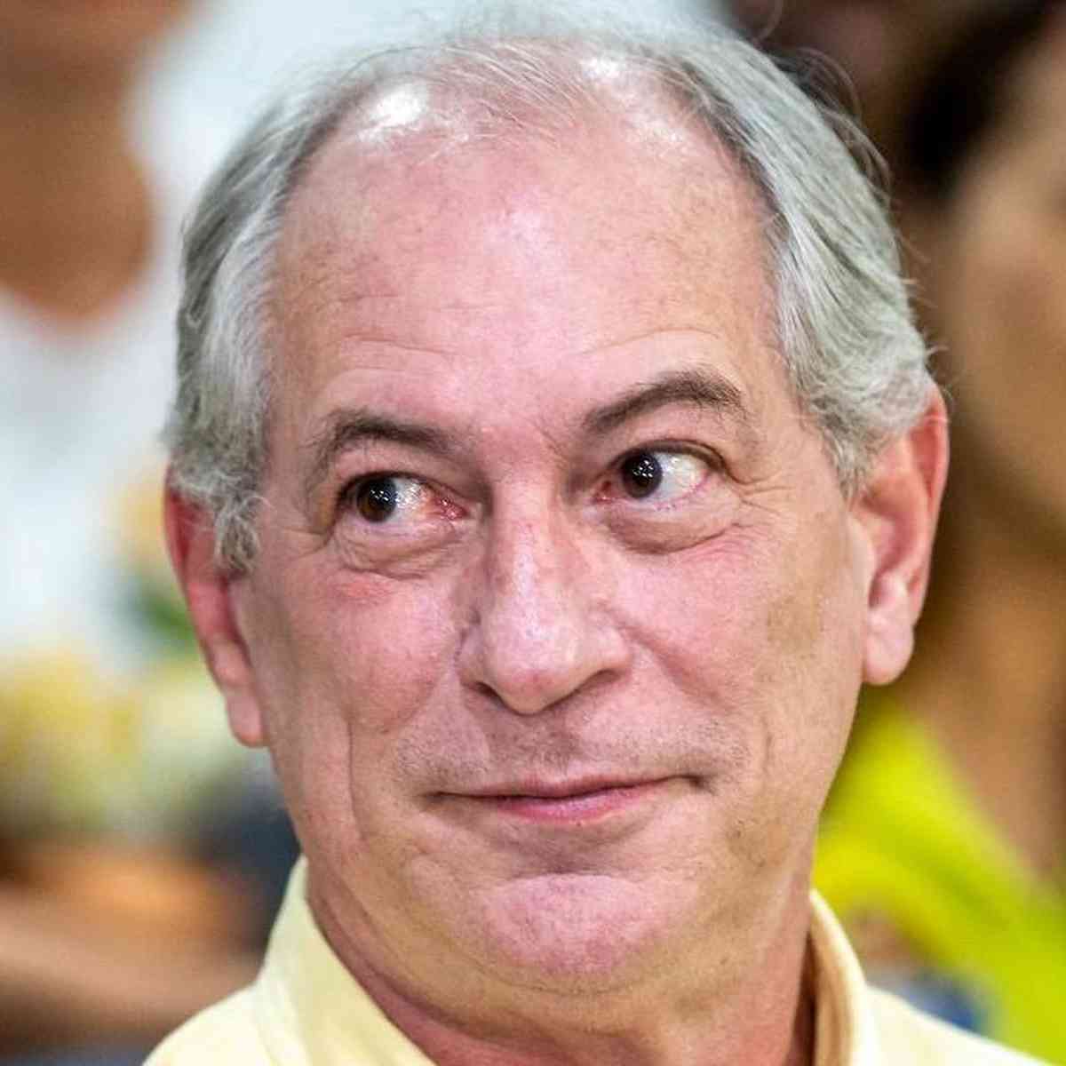 Ju za determina cumprimento de senten a de Holiday contra Ciro