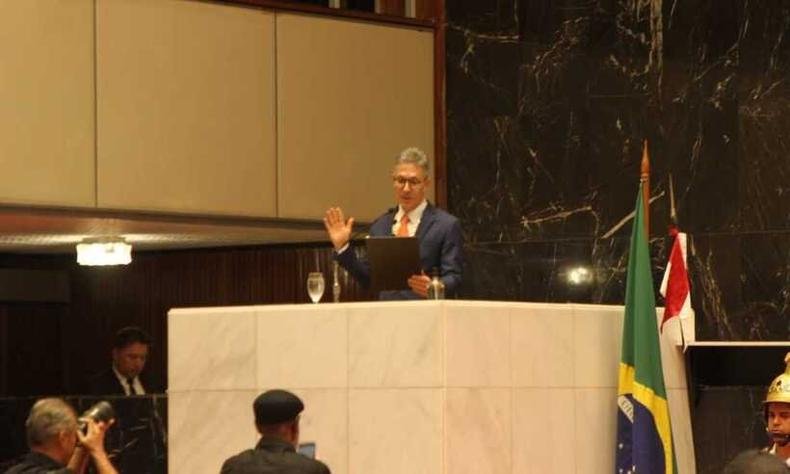 Zema fez o juramento antes de ser empossado para o segundo mandato como governador(foto: Jair Amaral/EM/DA Press) Zema