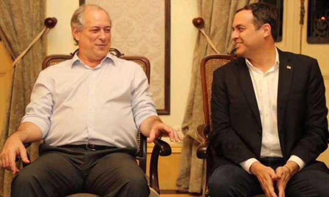 Ciro Gomes com Paulo Câmara, governador de Pernambuco: aliança com o PSB às vésperas do anúncio (foto: Roberto Pereira/SEI ) Ciro Gomes com Paulo Câmara, governador de Pernambuco: aliança com o PSB às vésperas do anúncio (foto: Roberto Pereira/SEI )