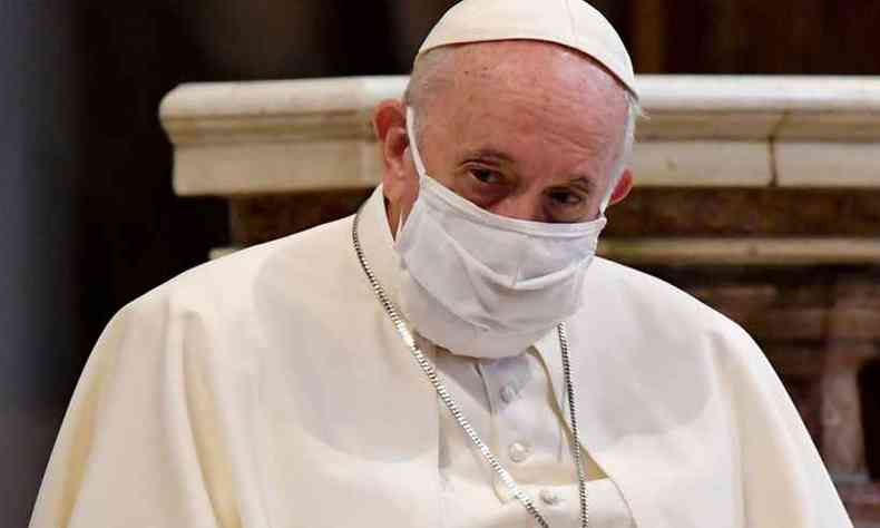 Papa Francisco recebeu vacina contra COVID-19 no primeiro dia de imunizao no Vaticano(foto: Andreas Solaro/AFP)