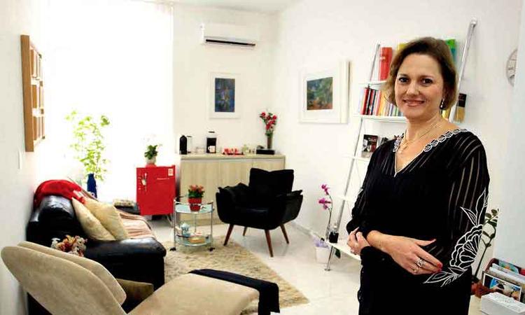 'Mulheres vivem conflitos e ambivalncias ao exercer o seu papel de me: sentem alegria, felicidade, realizao, mas tambm culpa, ansiedade, esgotamento, frustrao' - Renata Feldman, psicloga e psicoterapeuta, escritora, palestrante e professora