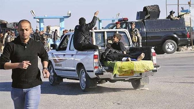 Nas proximidades da cidade de Nasiriyah, no sul do país, deixou 30 mortos e 72 feridos(foto: REUTERS/Stringer) Nas proximidades da cidade de Nasiriyah, no sul do país, deixou 30 mortos e 72 feridos(foto: REUTERS/Stringer)