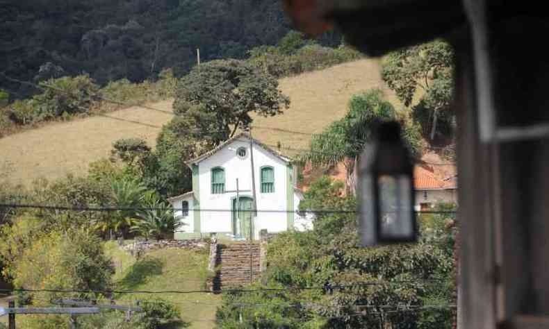 O distrito rural est a 18 quilmetros da sede de Ouro Preto e tem casario do sculo 17