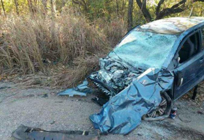 Frente de um dos veículos ficou destruída após o acidente(foto: Reprodução/WhatsApp) Frente de um dos veículos ficou destruída após o acidente(foto: Reprodução/WhatsApp)