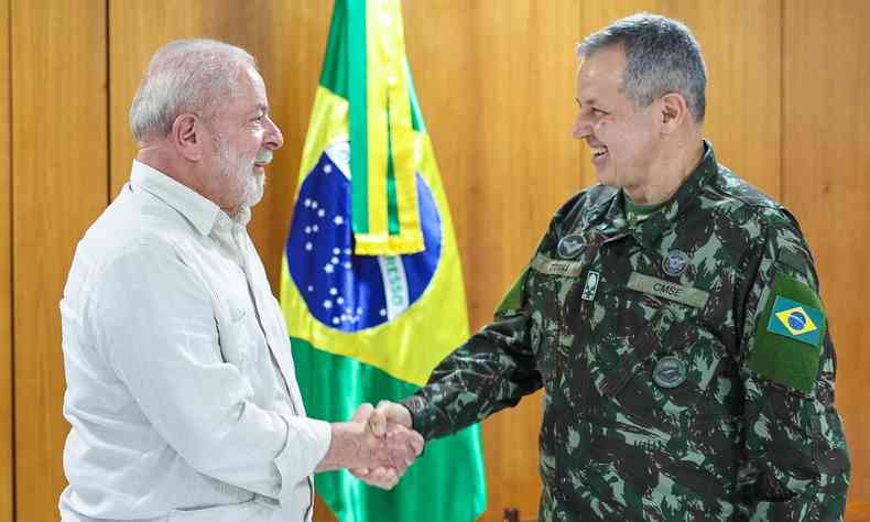 Lula e comandante do Exrcito, Toms Paiva