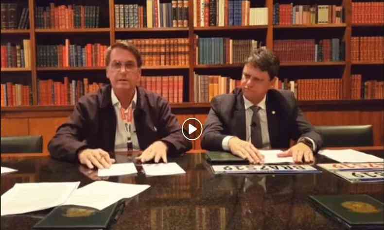 Transmisso ao vivo de Jair Bolsonaro no Facebook(foto: Reproduo/ Facebook Jair Bolsonaro)