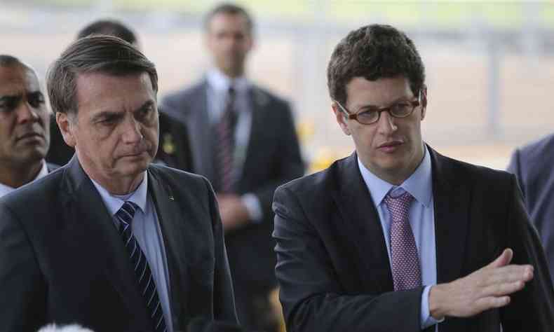 Ricardo Salles (D) sugeriu que Jair Bolsonaro modificasse regulamentos ao Meio Ambiente(foto: Jos Cruz/Agncia Brasil)