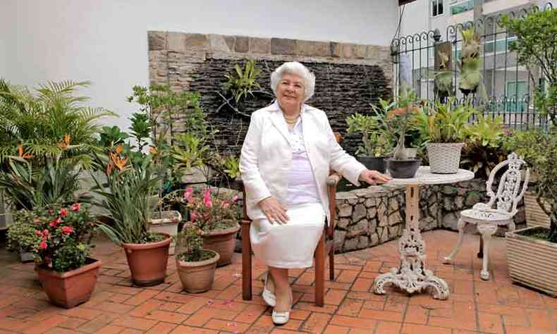 Isabel Salomo de Campos, hoje com 96 anos, fundou seu centro esprita em Juiz de Fora em 1974 (foto: Fernando Priamo/Divulgao)