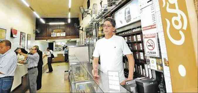 No Caf Nice, que h dcadas  parada obrigatria de candidatos, o proprietrio Renato Caldeira Moura diz que gosta da 'muvuca'(foto: Jair Amaral/Em/D.A Press)