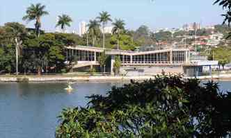 Vista do Iate Golfe Clube: projetada pelo arquiteto Oscar Niemeyer em forma de um barco ancorado e inaugurada em 1943, a estrutura foi privatizada na dcada de 1960(foto: Beto Novaes/EM/DA Press)