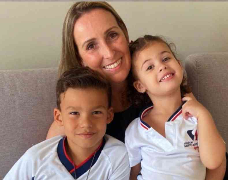 Carolina Agrcola Renn com seus filhos Gabriel e Maria Laura Renn Costa estudantes da Unidade Nova Lima