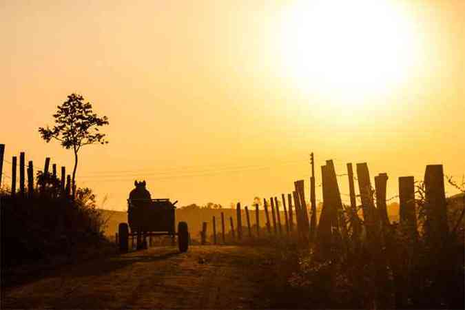 Foto de Megaron Mota mostra o pr do sol na zona rural de So Sebastio da Bela Vista, no Sul de Minas(foto: Megaron Mota/Divulgao)