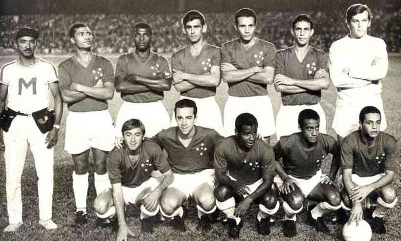 No esquadro que ganharia a Taa Brasil de 1966 sobre o Santos, algumas de nossas estrelas negras(foto: Arquivo O Cruzeiro %u2013 30/11/66)