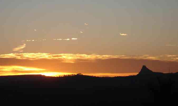 Registro do pr do sol na Serra da Moeda, um espetculo deslumbrante da natureza(foto: APAS/Romina Farcae)