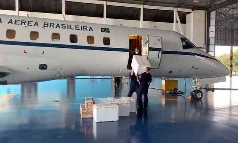 Respiradores e vacinas sero transportadas em avio da FAB(foto: Divulgao/FAB)