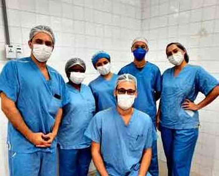 Equipe que realizou a cirurgia Hospital Municipal Carlos Chagas, em Itabira