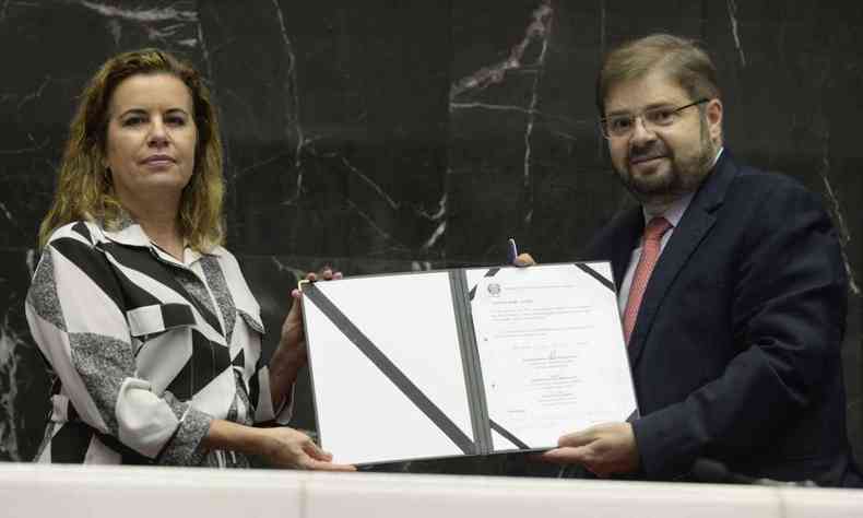 Acordo entre as instituies foi firmado na tarde desta quarta-feira.(foto: Guilherme Bergamini/ALMG)