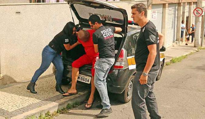 Suspeito foi preso depois de decreta sua prisão pela Justiça(foto: Leonardo Costa/Tribuna de Minas) Suspeito foi preso depois de decreta sua prisão pela Justiça(foto: Leonardo Costa/Tribuna de Minas)