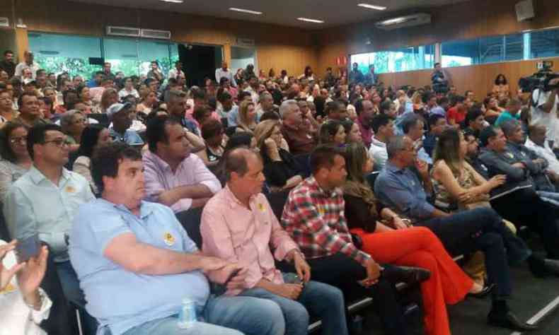Cerca de 50 prefeitos de cidades integrantes da Associao dos Municpios da rea Mineira da Sudene se reuniram nesta segunda-feira em Montes Claros(foto: Luiz Ribeiro/EM/D. A Press)