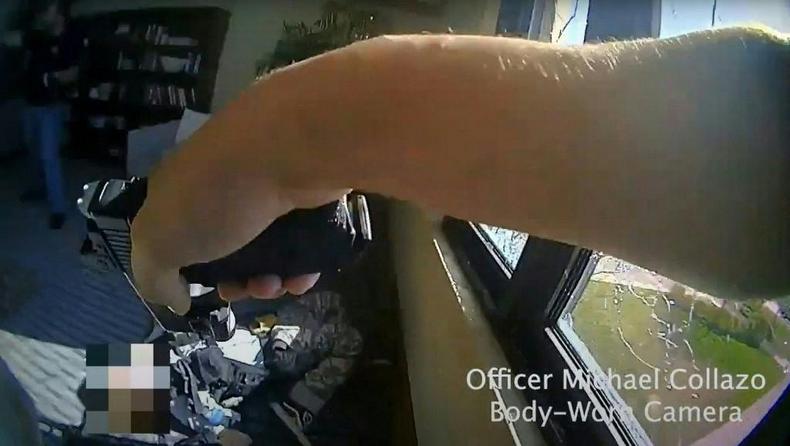 Imagem de cmera colada a uniforme de policial mostra corpo da ex-aluna no cho, depois do atentado em escola de Nashville