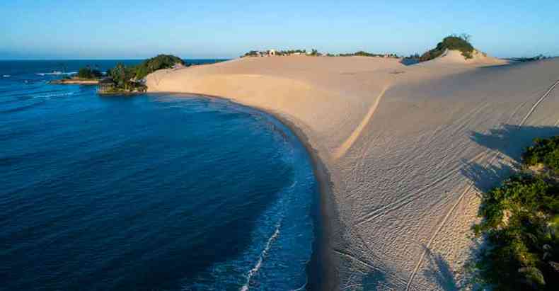 A Praia de Jenipabu, com suas dunas,  uma das mais procuradas pelos turistas em Natal(foto: Giovanni Srgio/setur RN/Divulgao)