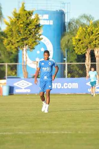 Cacá, de 20 anos, está em alta no mercado, mas afirma que seu desejo é permanecer no time celeste, mesmo com o rebaixamento para a Série B(foto: Juarez Rodrigues/EM/D.A Press %u2013 21/5/19) Cacá, de 20 anos, está em alta no mercado, mas afirma que seu desejo é permanecer no time celeste, mesmo com o rebaixamento para a Série B(foto: Juarez Rodrigues/EM/D.A Press %u2013 21/5/19)